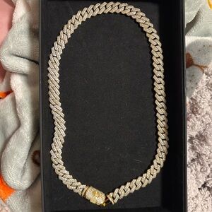 10mm Diamond Prong Link
Chain - Gold
18K Gold Plated